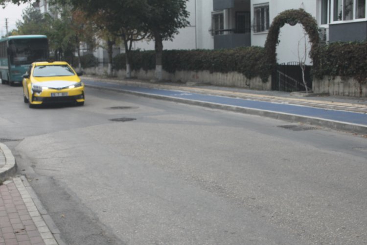 Bursa'daki Kerem Caddesi onarılmayı bekliyor! (&Ouml;ZEL HABER)