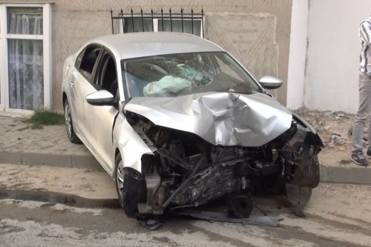 Misafirliğe gelen dayısının otomobilini ka&ccedil;ırıp kaza yaptılar