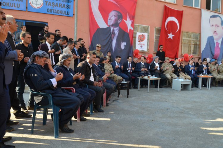 Ter&ouml;ristlerin 26 yıl &ouml;nce k&ouml;y basıp şehit ettiği siviller t&ouml;renle anıldı
