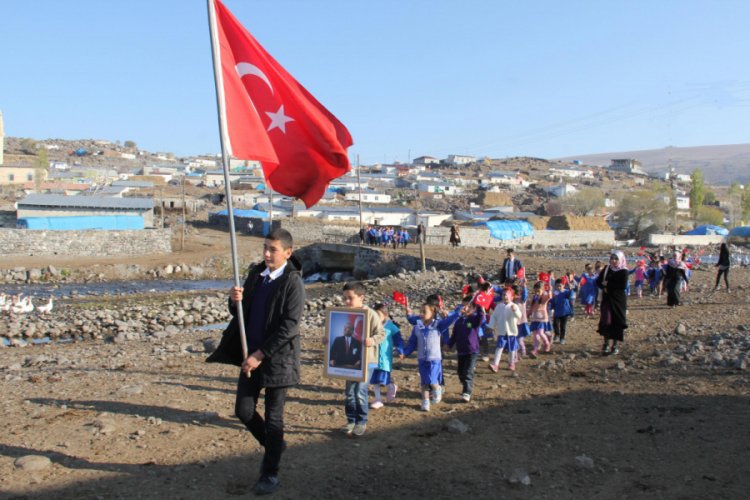 İşte o bayrağın &ouml;yk&uuml;s&uuml;