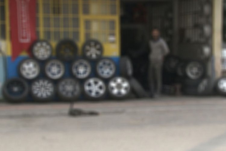 Bursa'da kaldırım işgalleri son bulmuyor! (&Ouml;ZEL HABER)