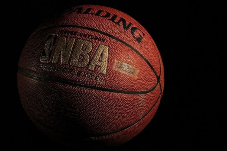 NBA'de Embiid ve Towns'a iki ma&ccedil; ceza