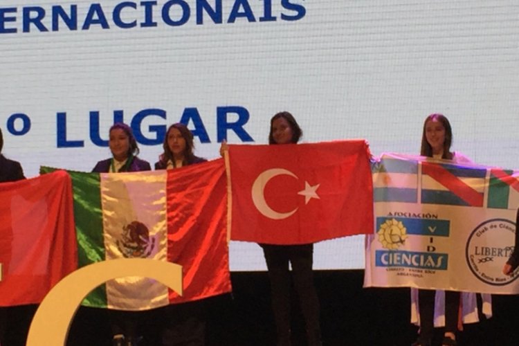 3 ayda i&ccedil;erisinde kendini yok eden poşet &uuml;rettiler