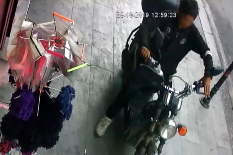 Elektrikli motosiklet &ccedil;alan ş&uuml;pheli &ccedil;ocuk yakalandı