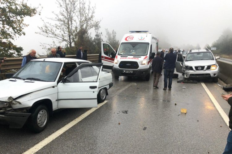Bursa'da 16 ara&ccedil; birbirine girdi: 6 yaralı var