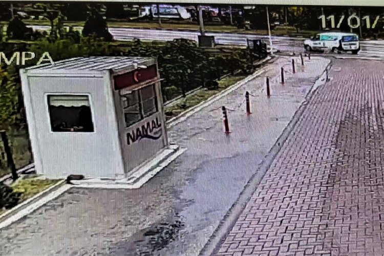 Kayganlaşan yolda 20 metre boyunca b&ouml;yle s&uuml;r&uuml;klendi