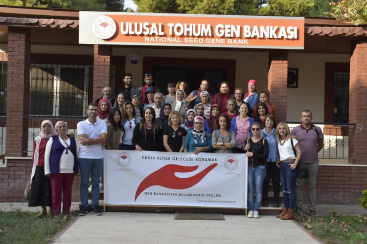 Kadın &Ccedil;ift&ccedil;iler elleriyle geleceğe tohum taşıdı