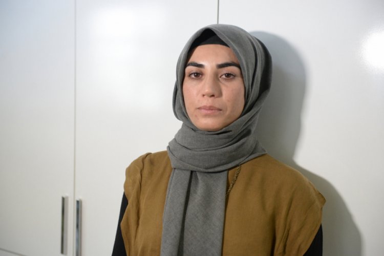 Taşla ve sopayla d&ouml;v&uuml;len gen&ccedil; kızdan 20 taksitle para cezasına tepki