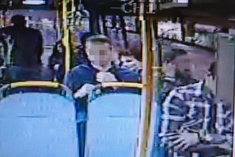 &Uuml;niversiteliye tacizden aranıyordu, 12 g&uuml;n sonra durakta yakalandı