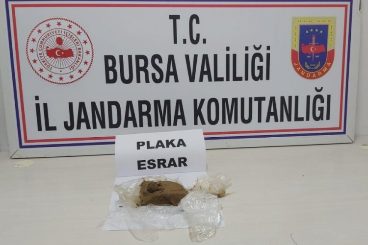 Bursa'da parkta arama yapılan şahsın &uuml;zerinden uyuşturucu &ccedil;ıktı