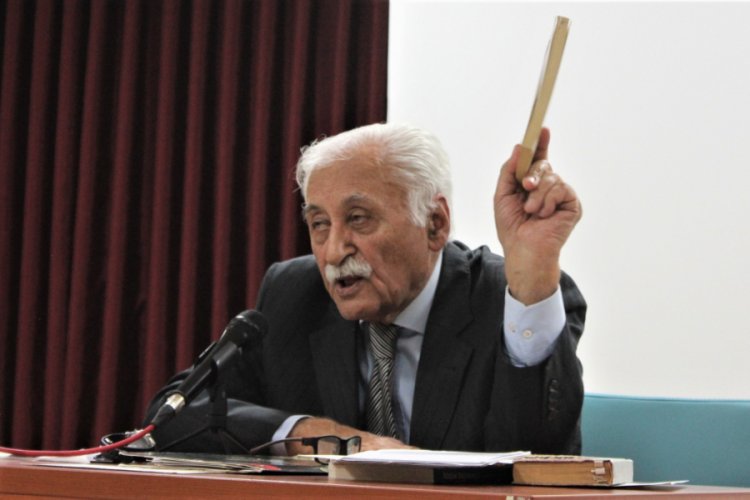 Şair ve yazar Bakiler Bursa'da gen&ccedil;lere T&uuml;rk&ccedil;enin &ouml;nemini anlattı