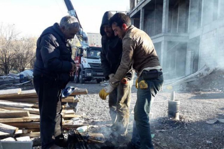 Kars buz tuttu, bu sabah eksi 11'i g&ouml;rd&uuml;ler!