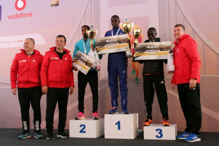 Vodafone İstanbul Maratonu'nda kazananlar &ouml;d&uuml;llerini aldı