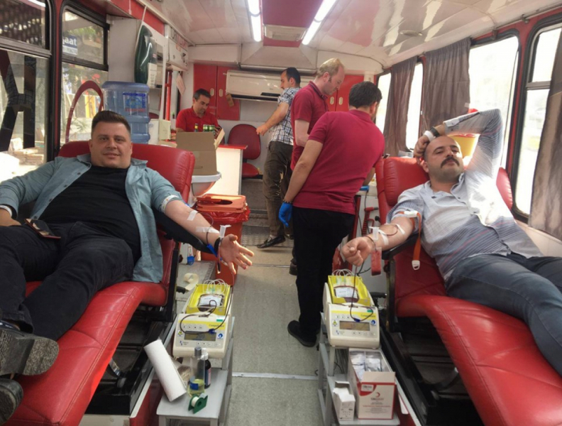 Bursa Yıldırım AK Gen&ccedil;lik'ten Kızılay'a destek