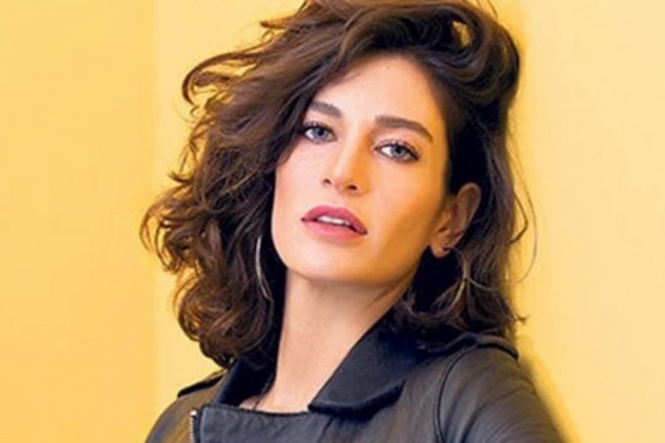 Berrak T&uuml;z&uuml;nata&ccedil;'tan olay poz !