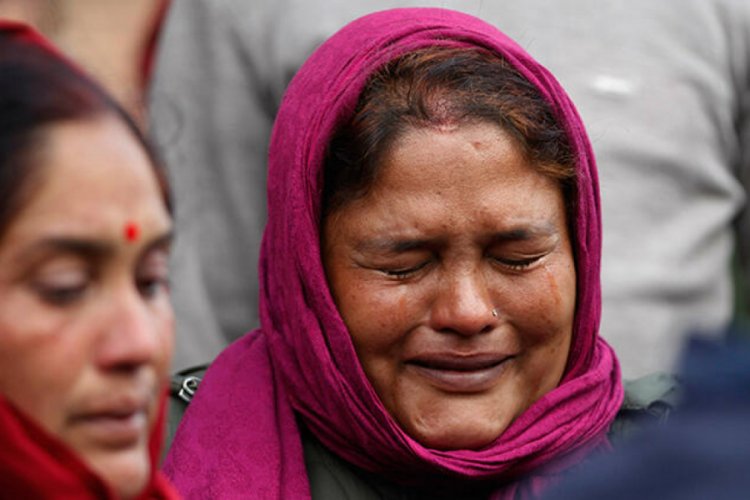 Nepal'de otob&uuml;s nehre d&uuml;şt&uuml;: 17 &ouml;l&uuml;