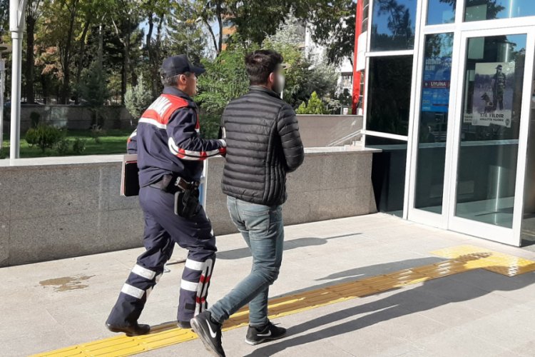 Yayaya &ccedil;arpıp ka&ccedil;an s&uuml;r&uuml;c&uuml; adliyeye sevk edildi