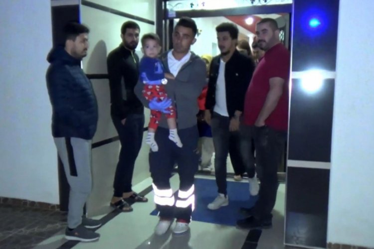 Halatı kopan asans&ouml;rde mahsur kaldılar