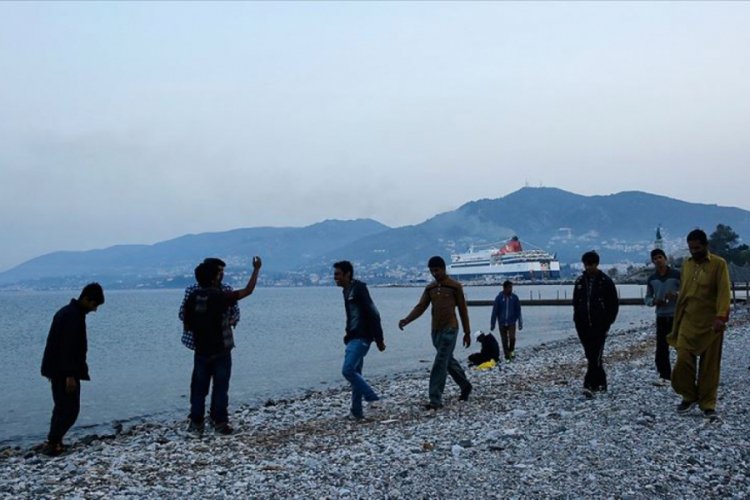 Yunan adalarındaki sığınmacılar ana karaya taşınıyor