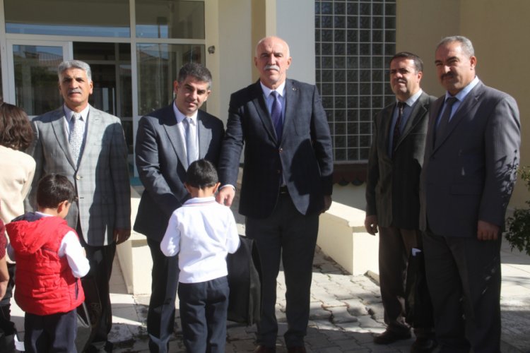 Sevgi evlerindeki &ccedil;ocuklar ziyaret edildi, hediyeler verildi