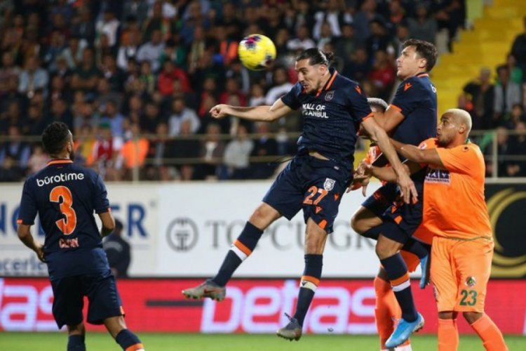 Başakşehir ge&ccedil;en sezonu mumla arıyor!