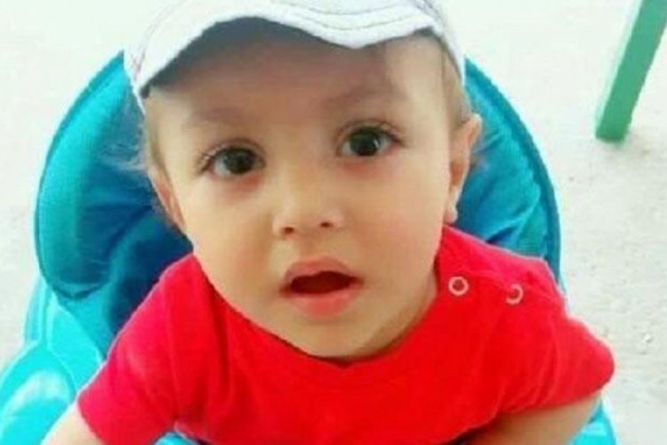 Bah&ccedil;e kapısı altında kalan minik Eymen, toprağa verildi