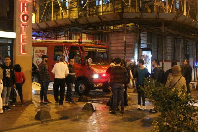 Otelde &ccedil;ıkan yangın paniğe neden oldu