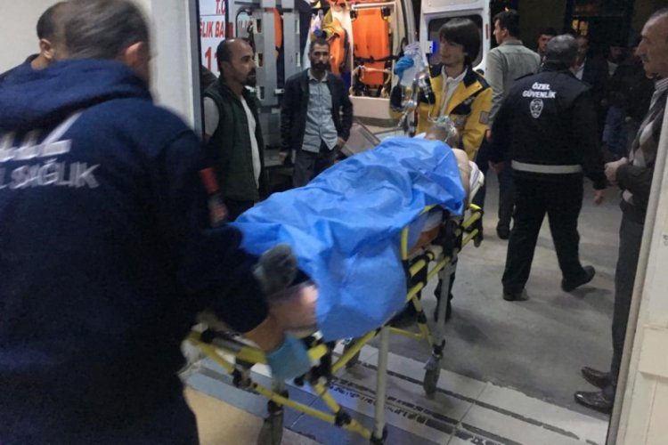 Sokak ortasında kendisini g&ouml;ğs&uuml;nden tabancayla vurdu