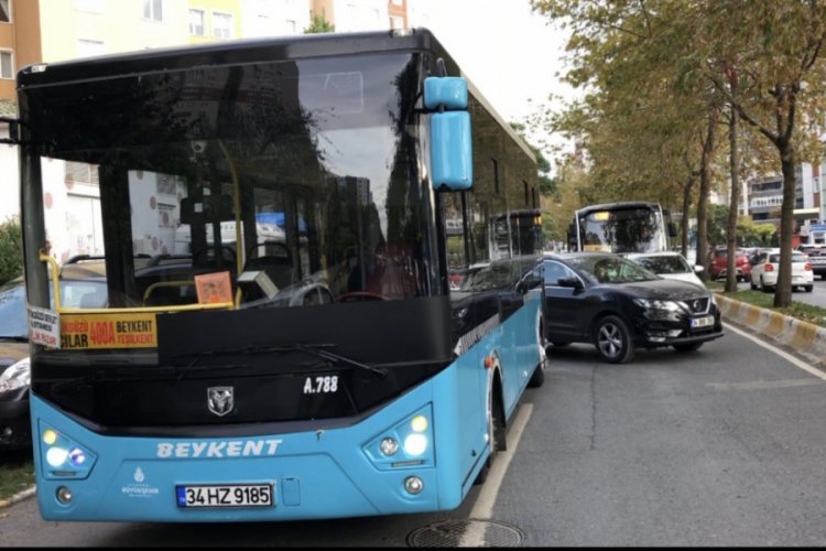 Otob&uuml;s şof&ouml;r&uuml; ile yolcu arasında ilgin&ccedil; "para" kavgası
