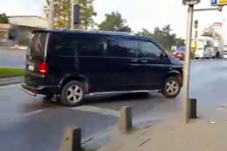 Minib&uuml;sle ka&ccedil;ırılan kızı yolcu dolu &ouml;zel halk otob&uuml;s&uuml;yle kurtarma operasyonu
