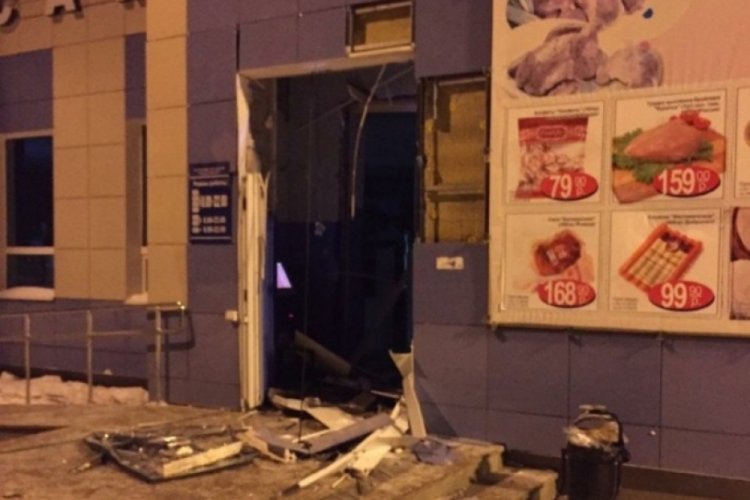 ATM hırsızları AVM'yi havaya u&ccedil;urdu