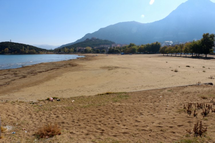 Eğirdir G&ouml;l&uuml;'n&uuml;n y&uuml;zeyi, 10 yılda 84 kilometrekare azaldı