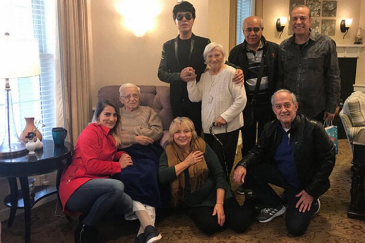 Yılmaz Morg&uuml;l'den huzurevi ziyareti