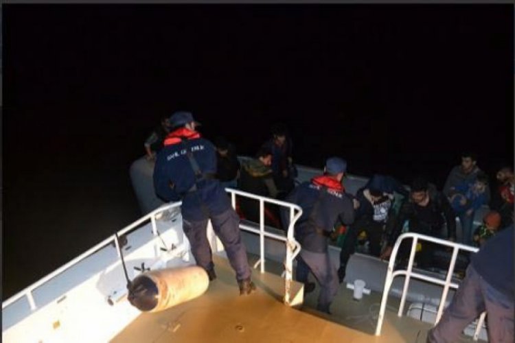 Karaburun ve Menderes'te 72 ka&ccedil;ak g&ouml;&ccedil;men yakalandı