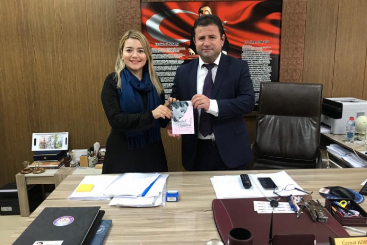 Mezun olduğu okula kitabını bağışladı