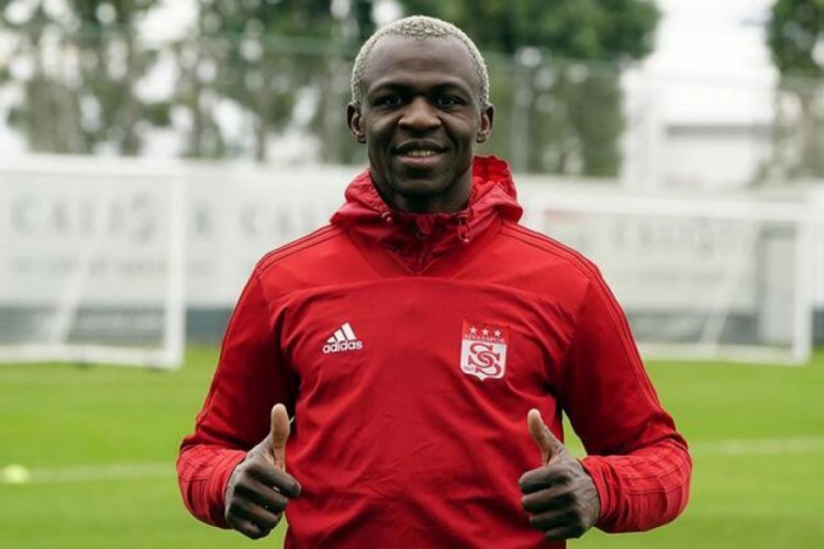 Sivasspor'un "dedesi" kul&uuml;bede boş oturmuyor