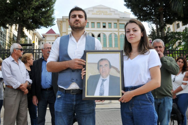 Kazada babası &ouml;len G&ouml;zde: Trafik ter&ouml;r&uuml; sanıkları tutuklansın
