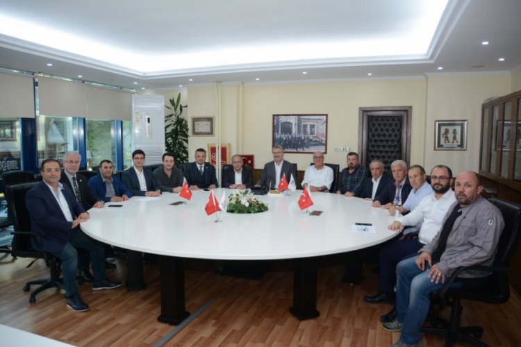 Karacabey Belediyespor'un yeni başkanı &Uuml;lker'den teknik heyet ve futbolculara ziyaret