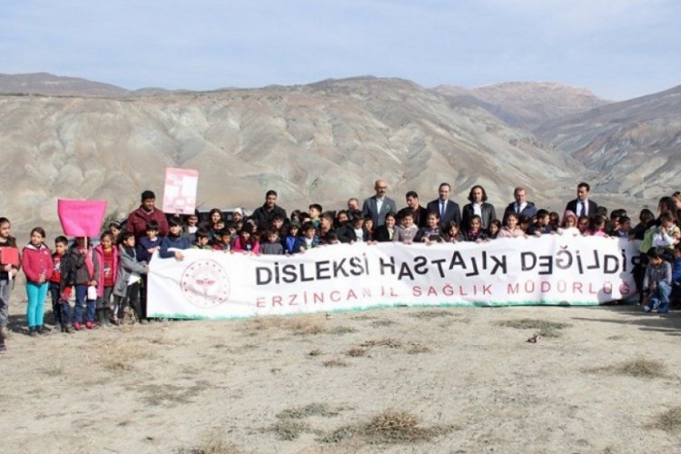 &Ouml;ğrenciler 500 fidanı toprakla buluşturdu