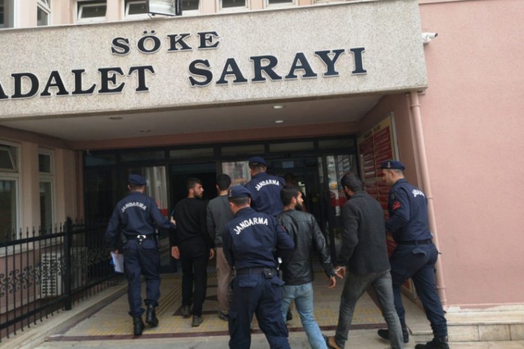 &Ccedil;alınan koyunları satmaya &ccedil;alışırken yakalandılar