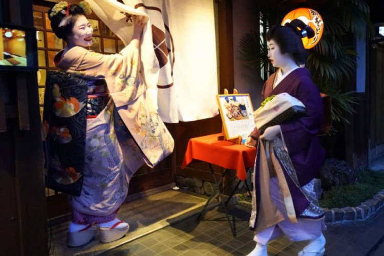 Japonya'da geyşaların fotoğrafını &ccedil;ekmek yasaklandı