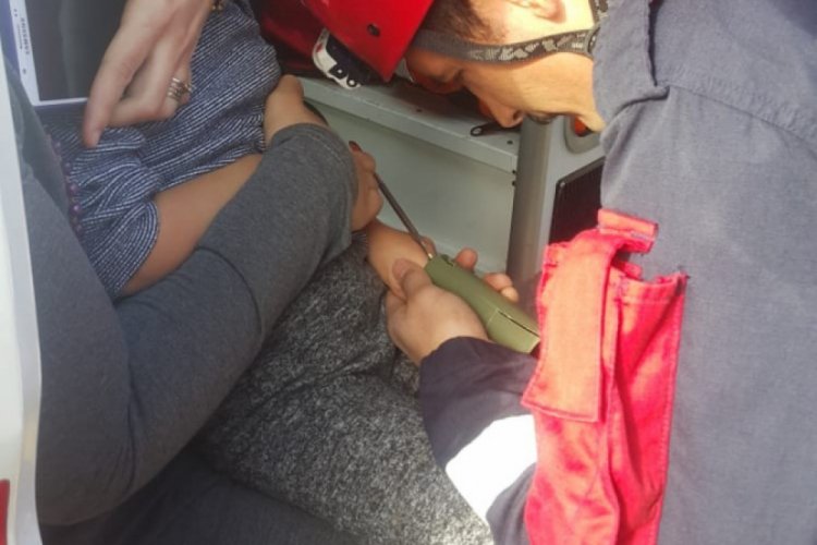 Parmağını makarona sıkıştıran &ccedil;ocuğun imdadına itfaiye yetişti