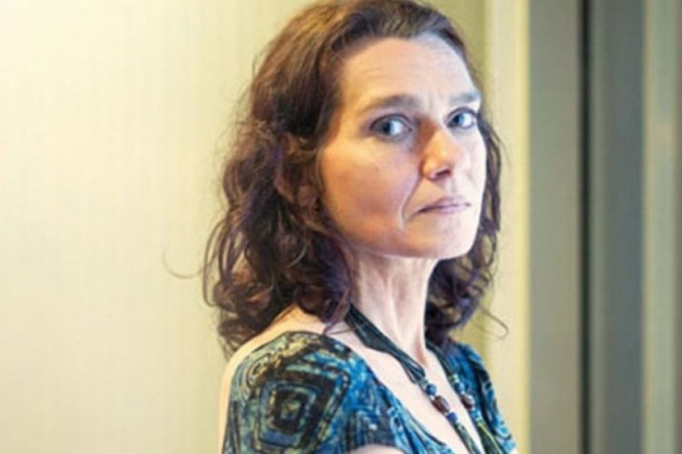 Le Soir gazetesi yazar Aslı Erdoğan'dan &ouml;z&uuml;r diledi