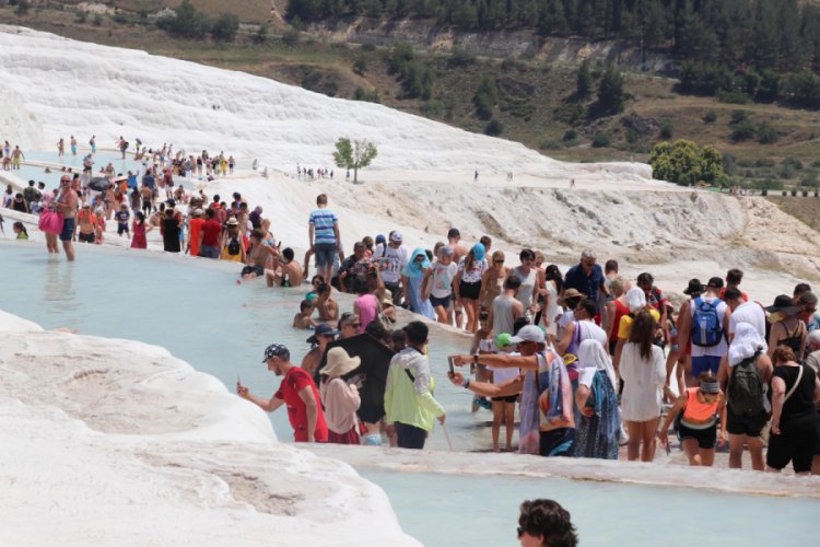 Pamukkale'de 'ara tatil' yoğunluğu