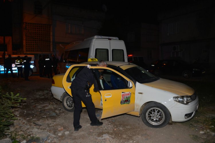 'Dur' ihtarına uymayan s&uuml;r&uuml;c&uuml; polisi alarma ge&ccedil;irdi