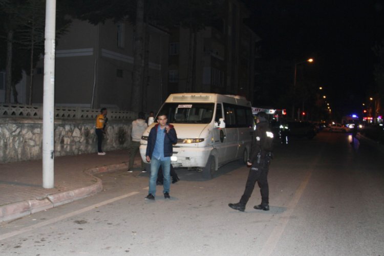 &Ccedil;enesine t&uuml;fek dayayıp eşinin gelmesini istedi