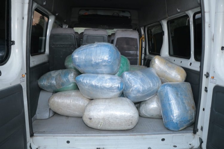 &Ouml;ğrenci servisinde 176 kilo esrar ele ge&ccedil;irildi