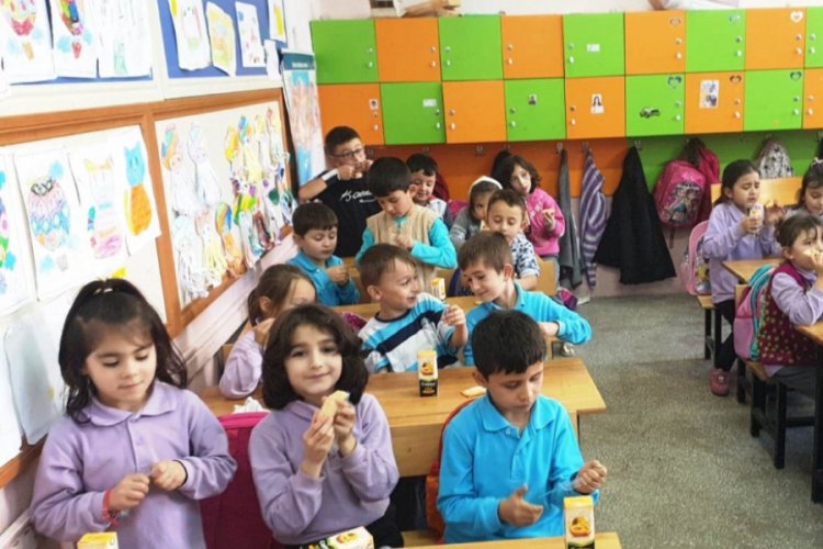 Minik &ouml;ğrenciler kurabiye kelime yediler
