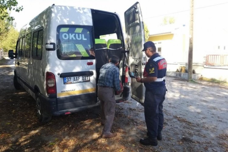 Jandarma ekipleri, &ouml;ğrencileri ve servis şof&ouml;rlerine eğitim verdi
