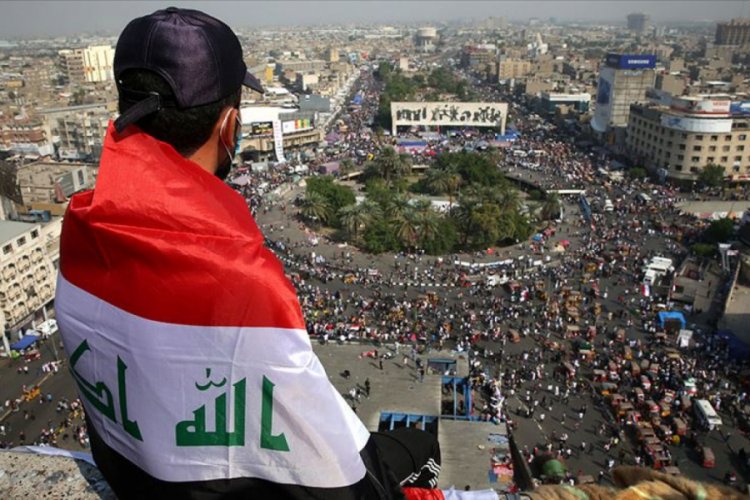 Irak'ta g&ouml;stericiler h&uuml;k&uuml;metin istifasını ve başkanlık sistemine ge&ccedil;ilmesini istiyor